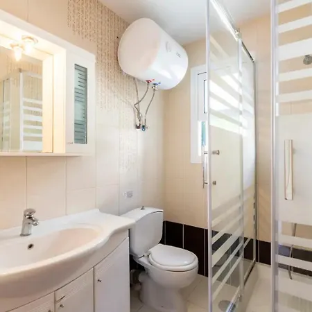 Maisonette Seaside Balconies Caracas 60 Daire Glifada